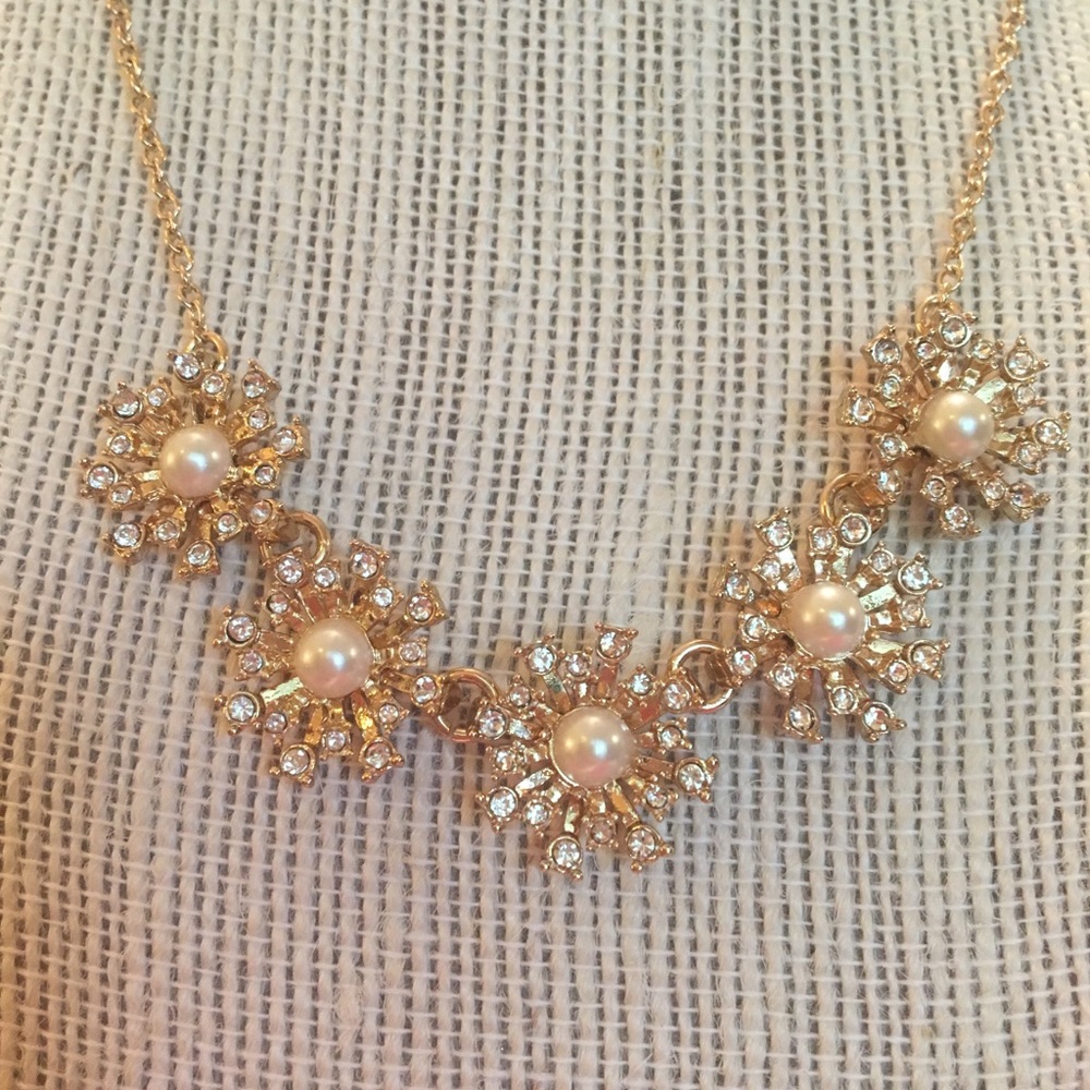 ⭐️ Gold and pearl necklace from Banana Republic 🤩